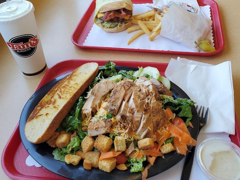 Tam's Burgers food